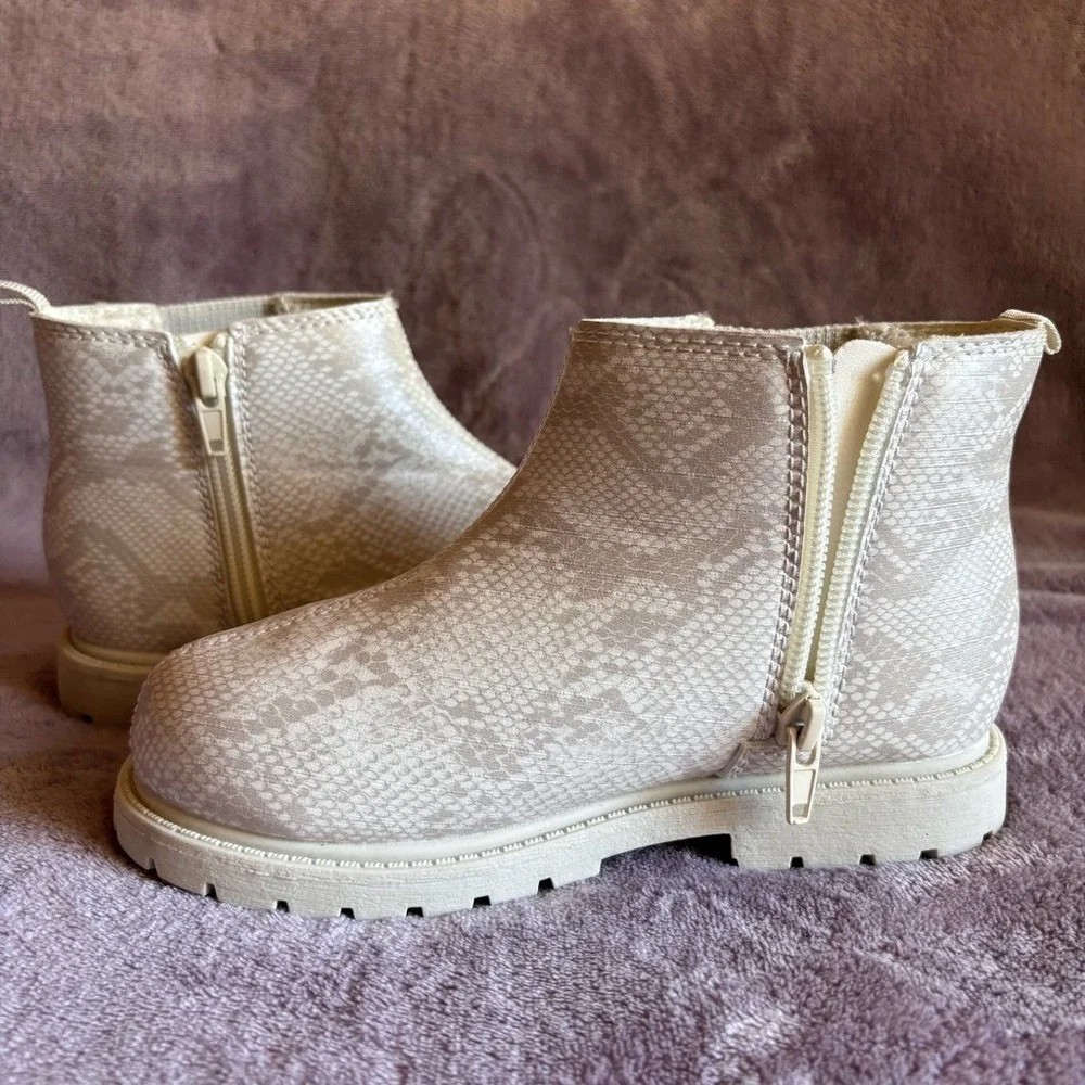 Carters Bessy Toddler Girls Snakeskin Print Ankle Boots Size 12M CF24K14H